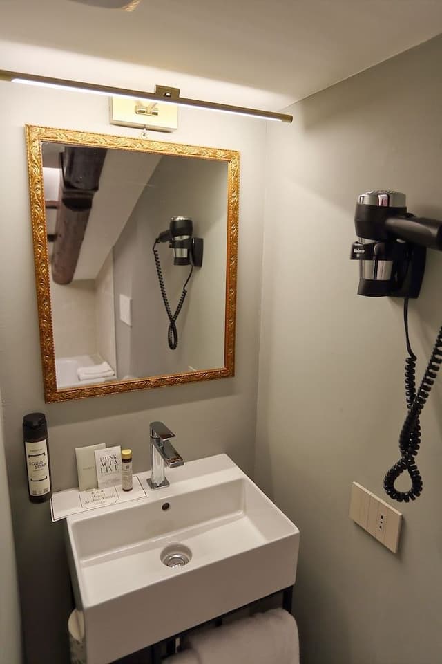 Romantic Room, Tower