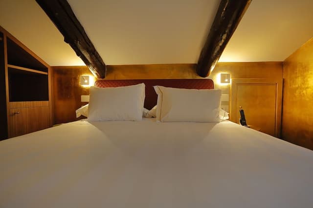 Romantic Room, Tower