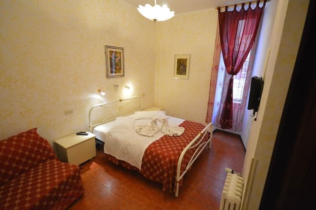 Classic Triple Room, Private Bathroom