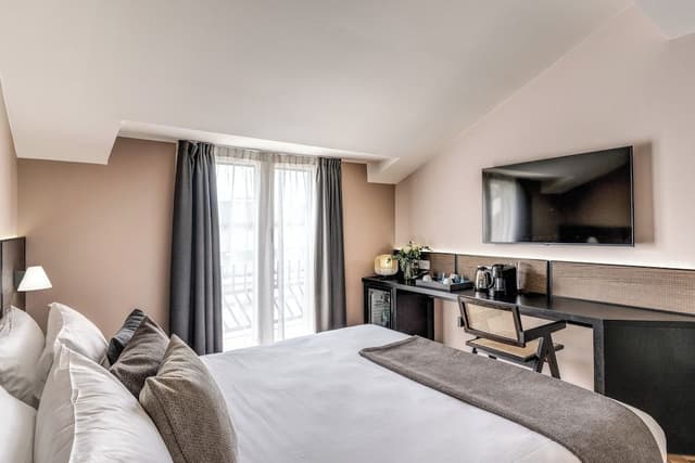 Executive Room, City View