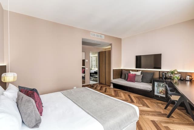 Deluxe Room, City View
