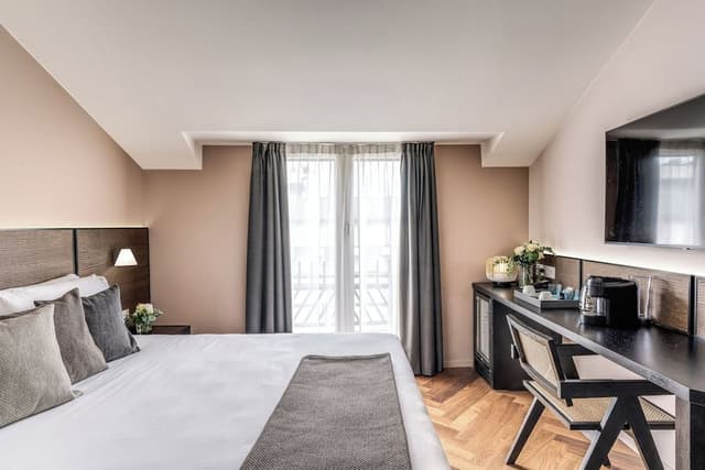 Executive Room, City View