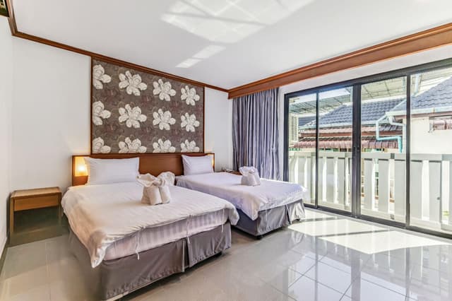 Deluxe Twin Room