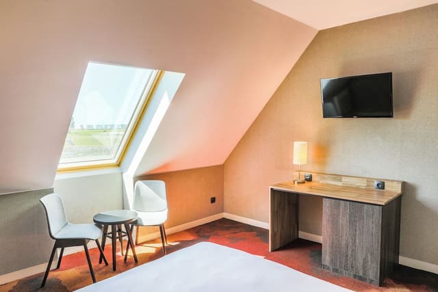 La Digue Room with River View and Balcony