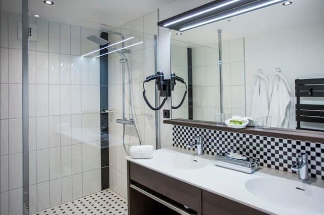 Junior Suite, Jetted Tub (Privilege )