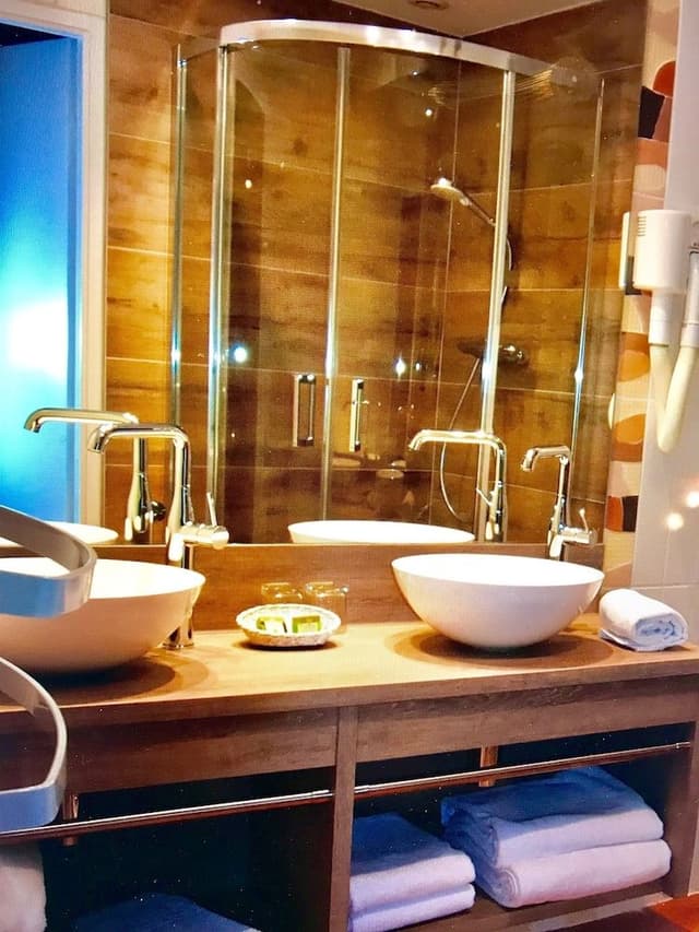 Junior Suite, Jetted Tub