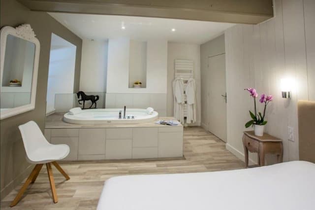 Family Suite, Jetted Tub