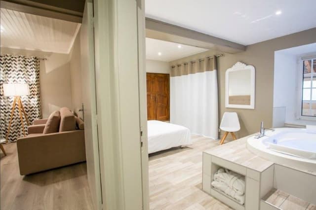 Family Suite, Jetted Tub