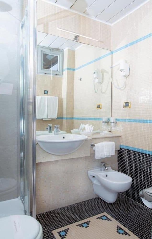 Panoramic Room