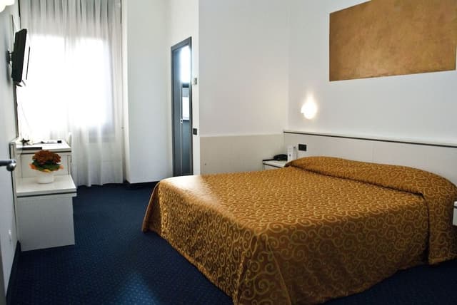 Business Double Room (Large)