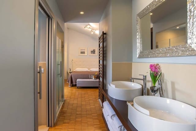Panoramic Suite, Jetted Tub