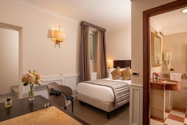 Economy room French bed