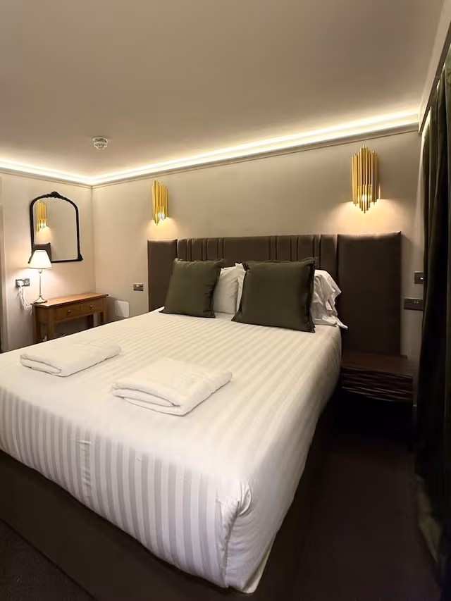 Double Room (Room)