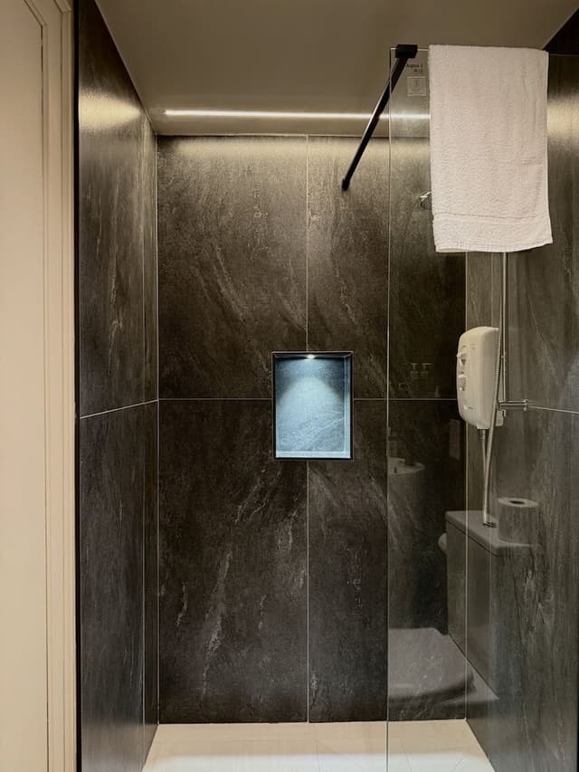 Double Room (Room)