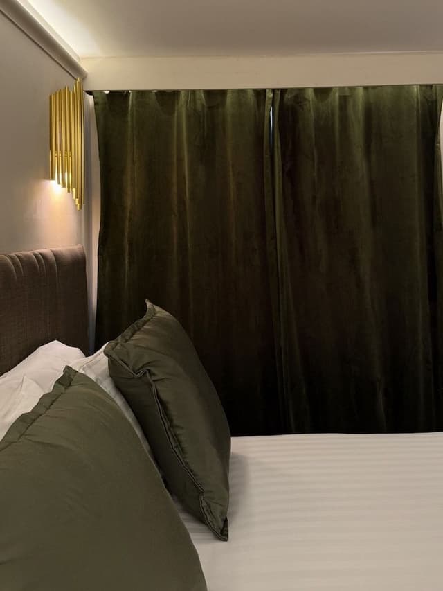 Double Room (Room)