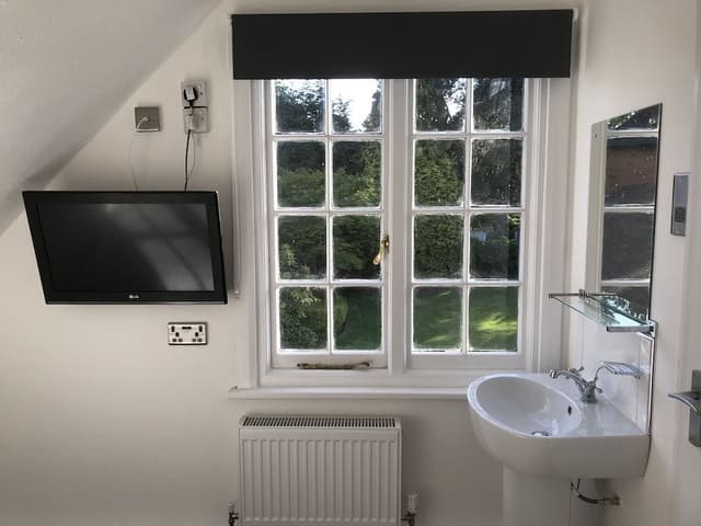 Basic Single Room, Ensuite, Garden View