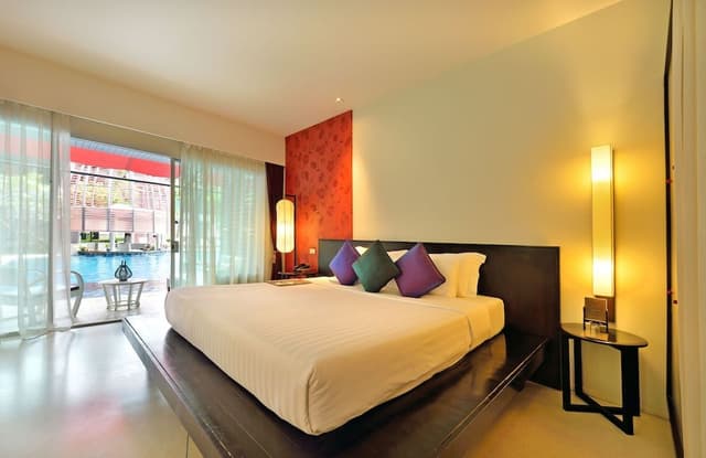 Deluxe Room, Pool Access