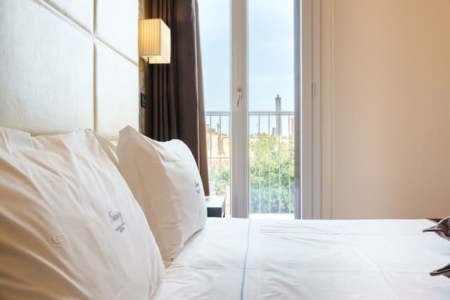 Double Room (Gold)