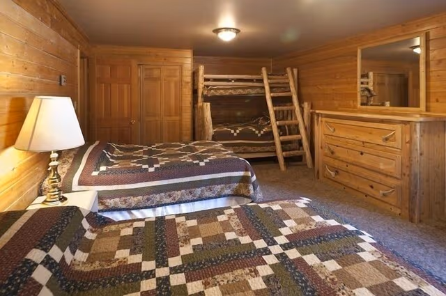 Luxury Cabin, 3 Bedrooms (7 Beds)