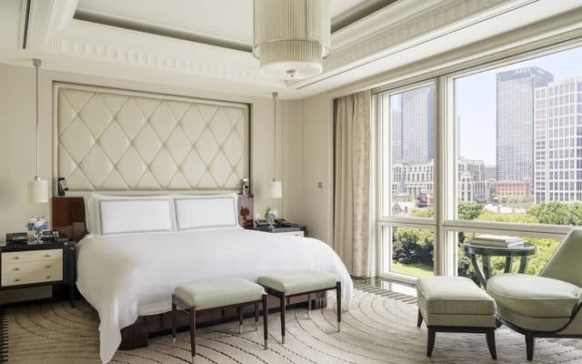 Grand Deluxe River Suite