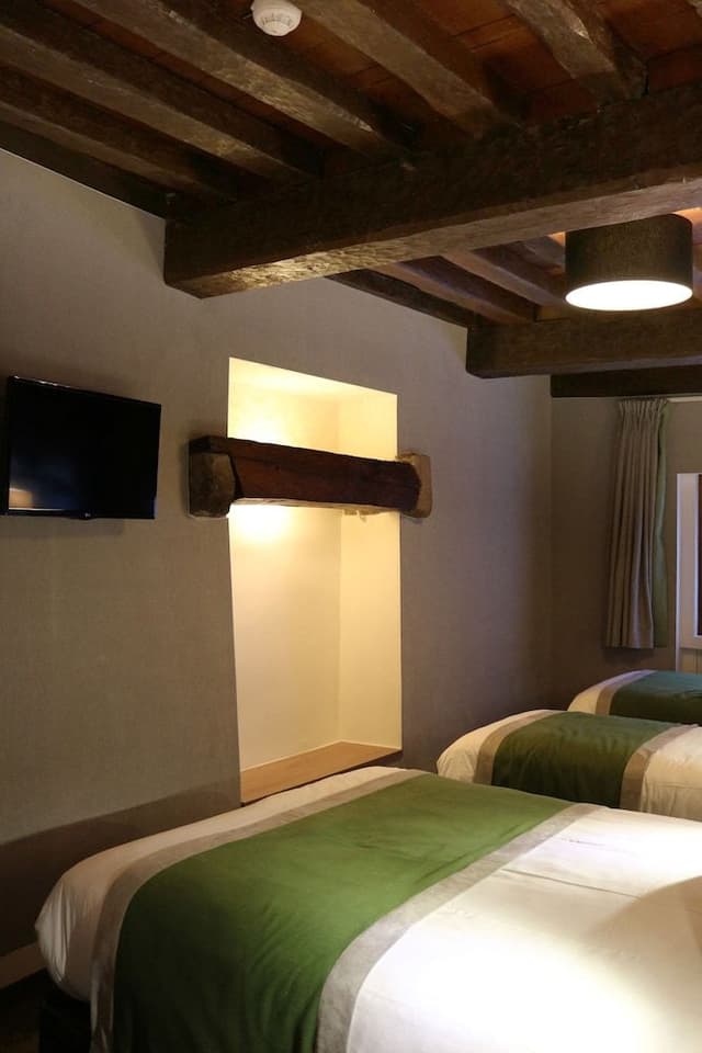 Quadruple Room, Multiple Beds (Mouton Blanc)