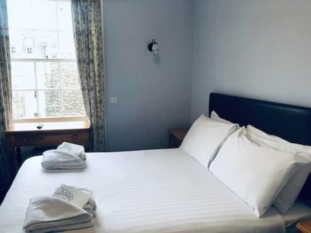 Double Room, Ensuite (Small)