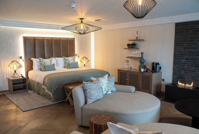 Wild Garden Hot Tub Suite