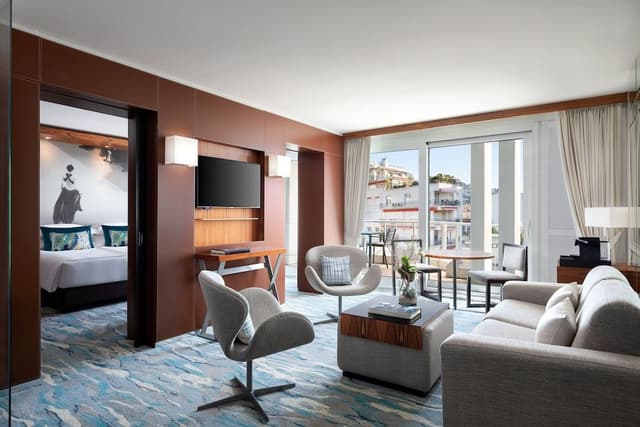Suite, 1 King Bed with Sofa bed