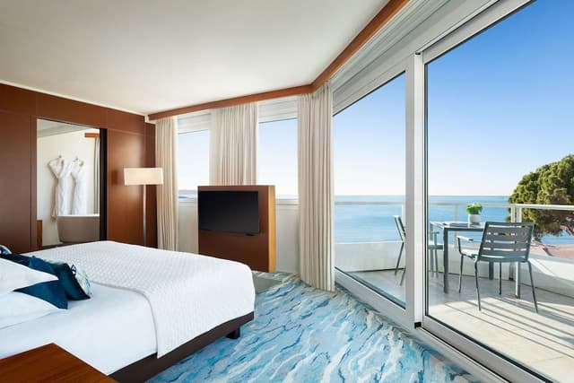 Luxury Suite, 1 King Bed with Sofa bed, Sea View (Balcony)