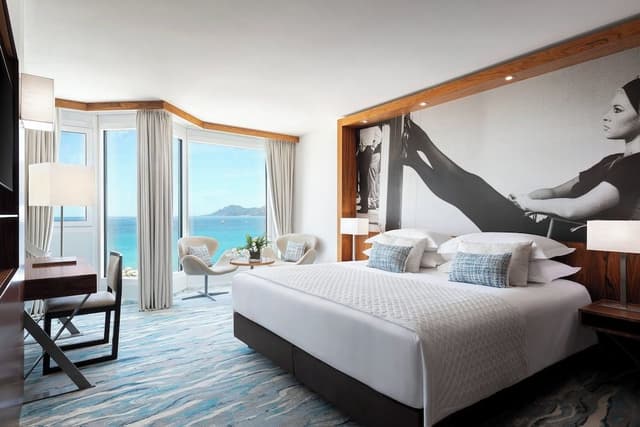 Deluxe Room, 1 King Bed, Garden View