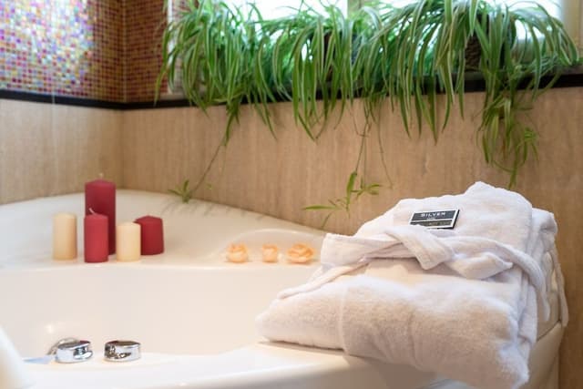 Suite, Hot Tub