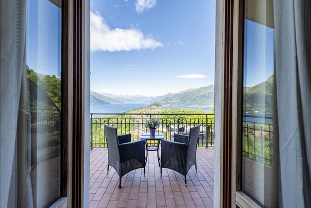 Superior Room, Lake View