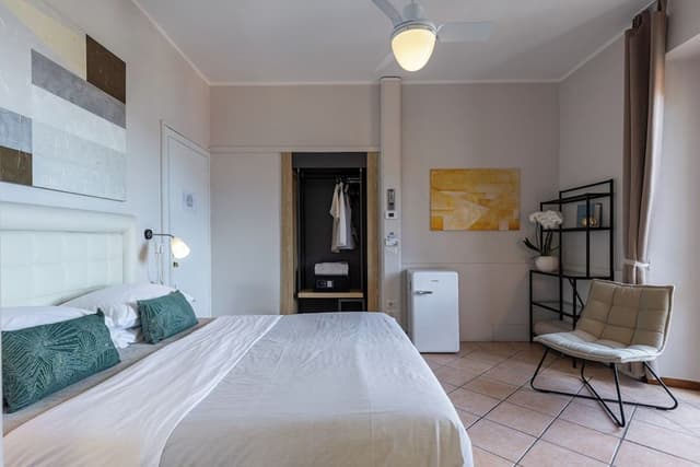Superior Room, Lake View