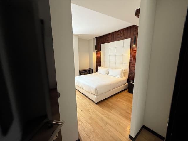 Easy Next Room