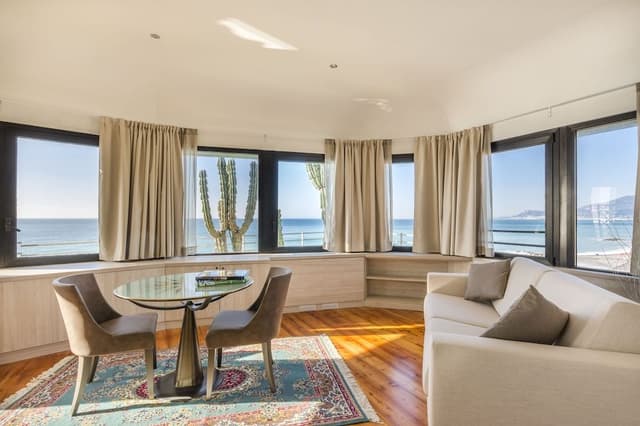 Suite, Sea View