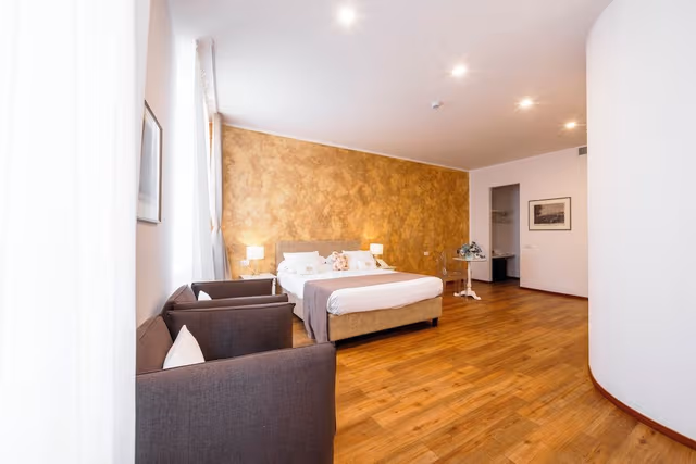 Junior Room, 1 Queen Bed