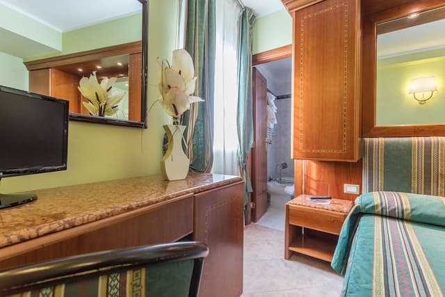Economy Room