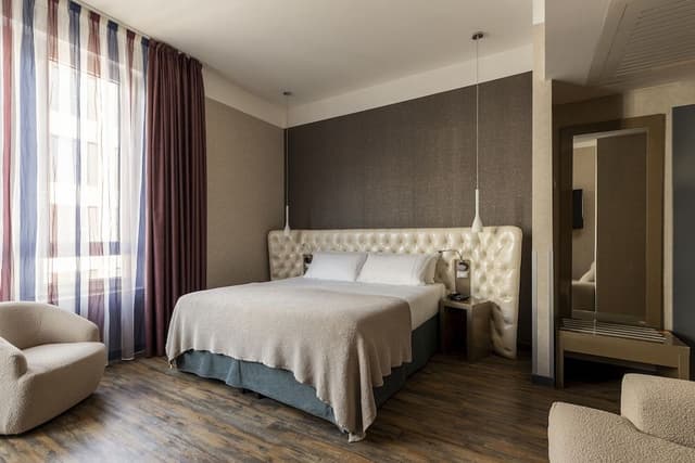 Junior Suite, 1 King Bed, Jetted Tub