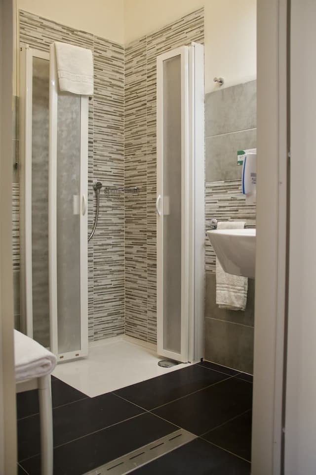 Single Room (1 single bed)