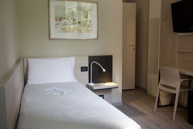 Single Room (1 single bed)