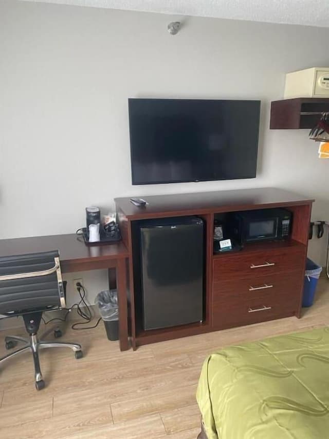 Room, 1 King Bed, Non Smoking