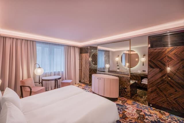 Grandiose Lamee Room