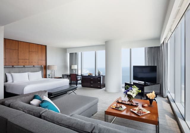 Suite, 1 King Bed