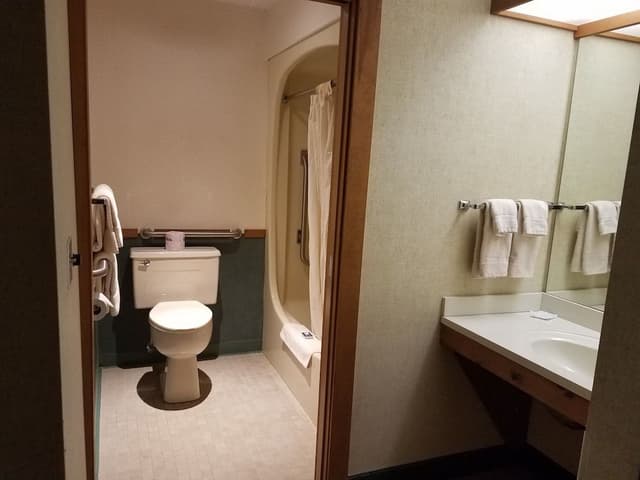 Deluxe Room, 2 Queen Beds. Pet Availability Limited. Please inform of pets at time of booking.