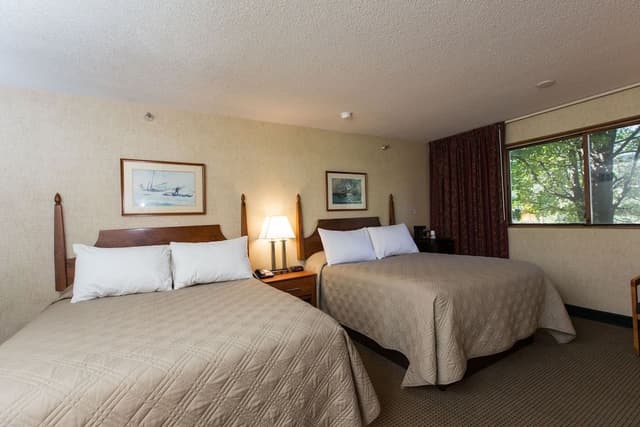 Deluxe Room, 2 Queen Beds. Pet Availability Limited. Please inform of pets at time of booking.