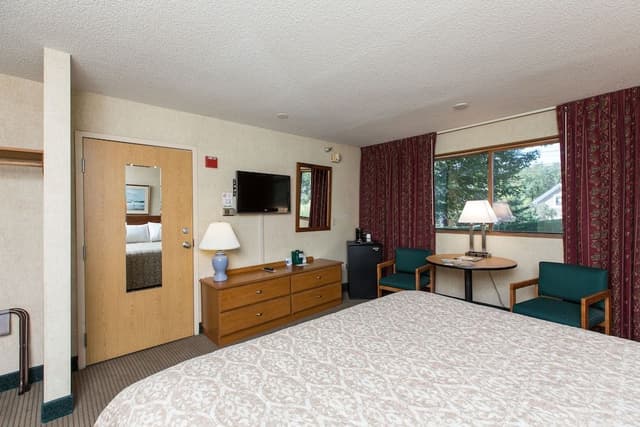 Deluxe Room, 1 King Bed. Pet Availability Limited. Please inform of pets at time of booking.