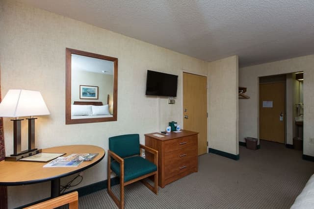 Deluxe Room, 2 Queen Beds. Pet Availability Limited. Please inform of pets at time of booking.