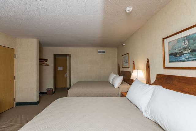 Deluxe Room, 2 Queen Beds. Pet Availability Limited. Please inform of pets at time of booking.