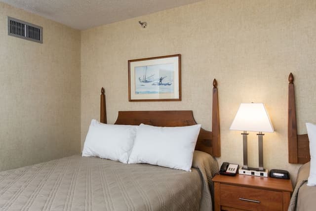 Deluxe Room, 2 Queen Beds. Pet Availability Limited. Please inform of pets at time of booking.