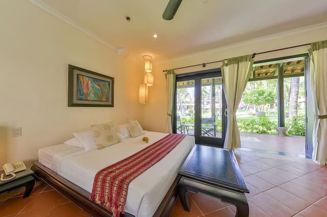 Bungalow, Garden View